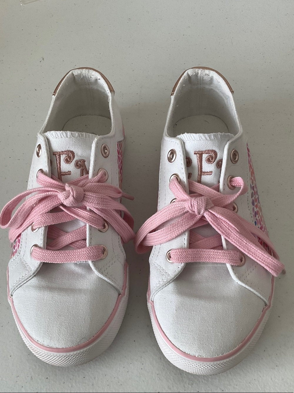 🌺$3.00 Marley Lilly White Canvas Kids Sneakers with Pink Laces and Trim